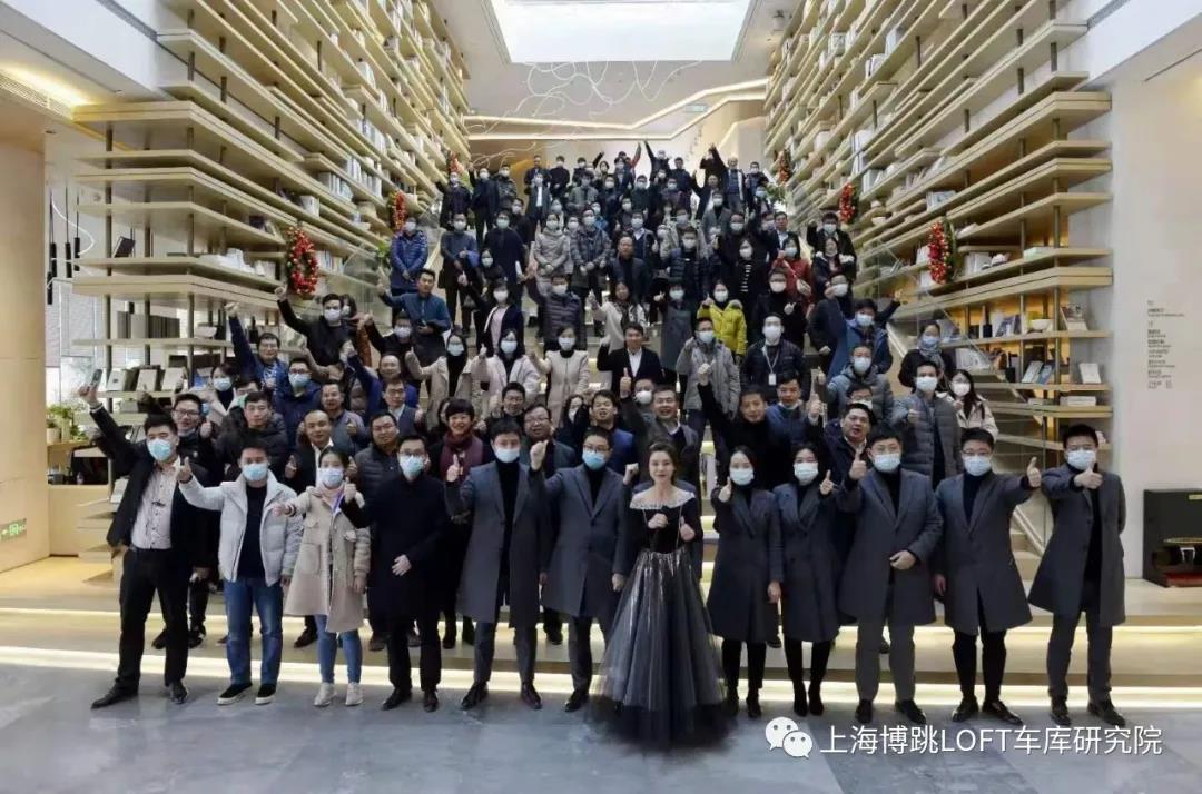 淮南全国一百多人在华侨城汉口道6号参观研讨LOFT专利车库技术！